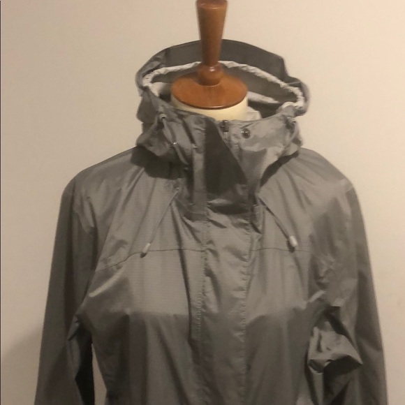 LL Bean waterproof wind breaker - Picture 2 of 4